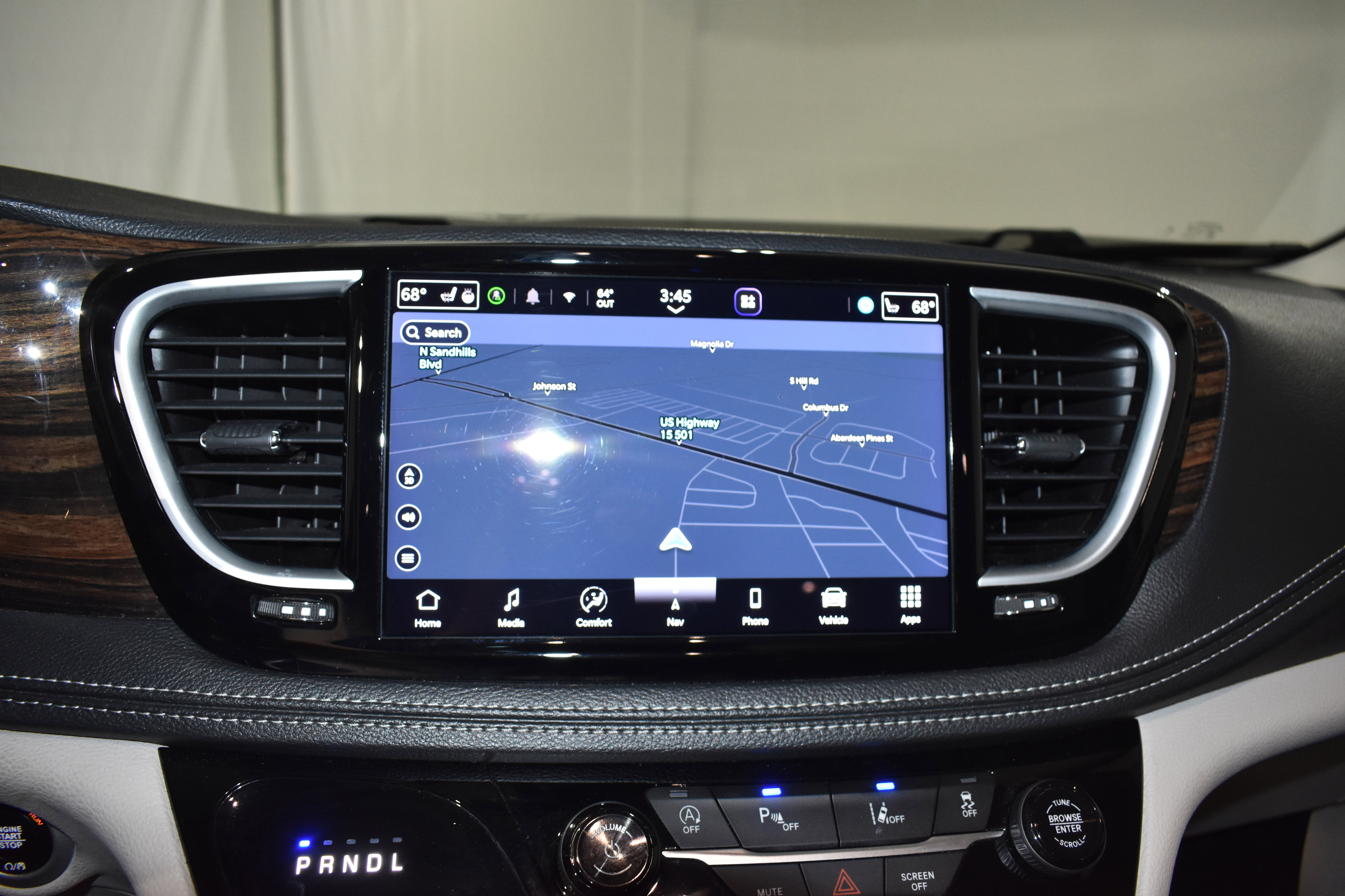 Used 2023 Chrysler Pacifica Limited FWD image 17