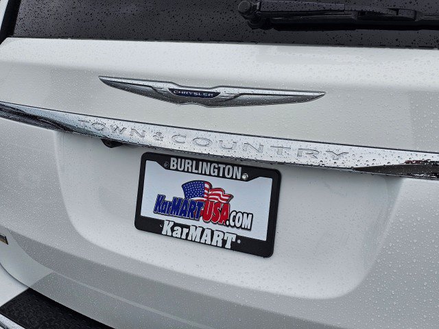 Used 2015 Chrysler Town & Country Limited FWD image 16