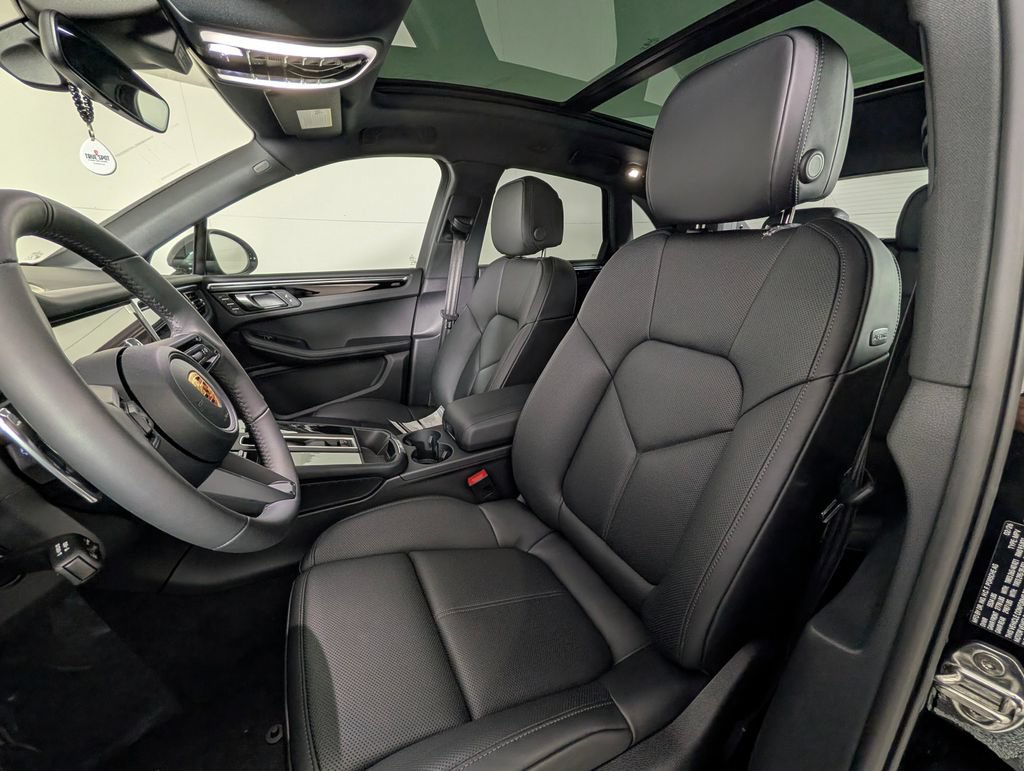New 2026 Porsche Macan AWD/4WD image 5