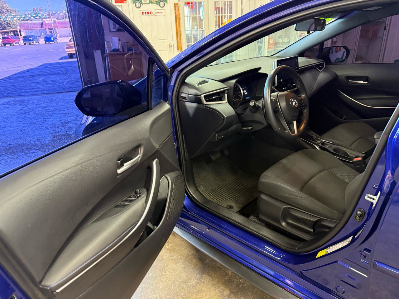 Used 2021 Toyota Corolla SE FWD image 9