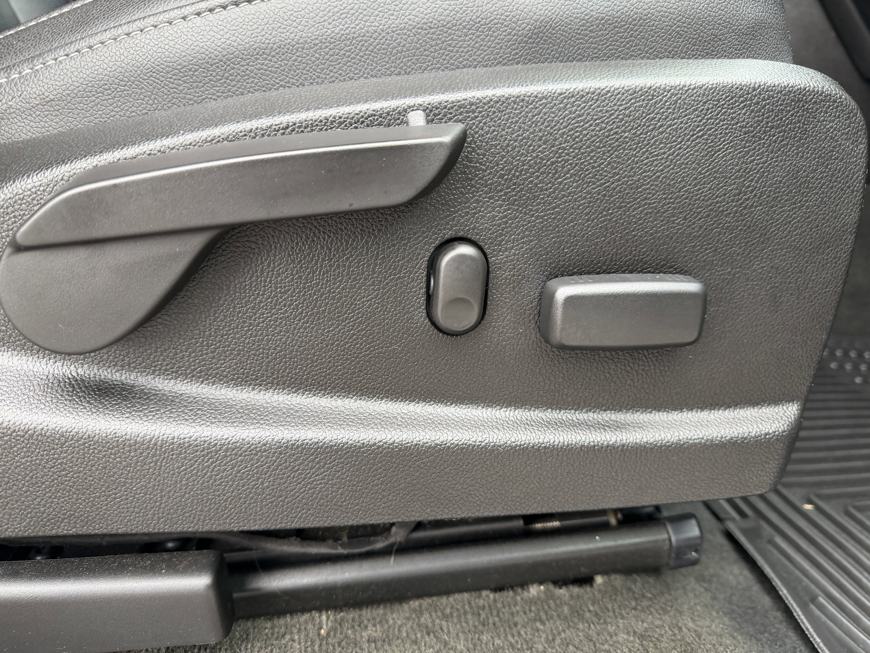 Used 2016 Chevrolet Colorado LT w/ Luxury Package, Chrome image 28