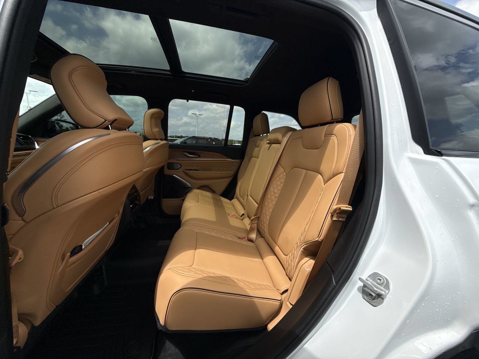 Used 2025 Jeep Grand Cherokee Summit AWD/4WD image 24
