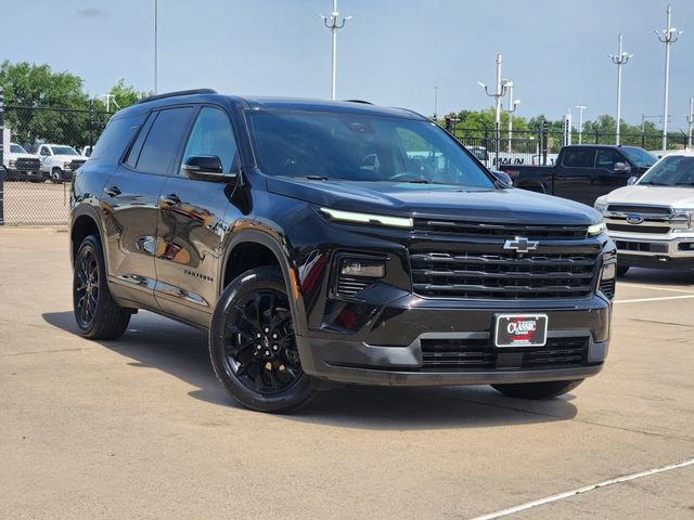 Used 2025 Chevrolet Traverse LT w/ Midnight/Sport Edition FWD image 2