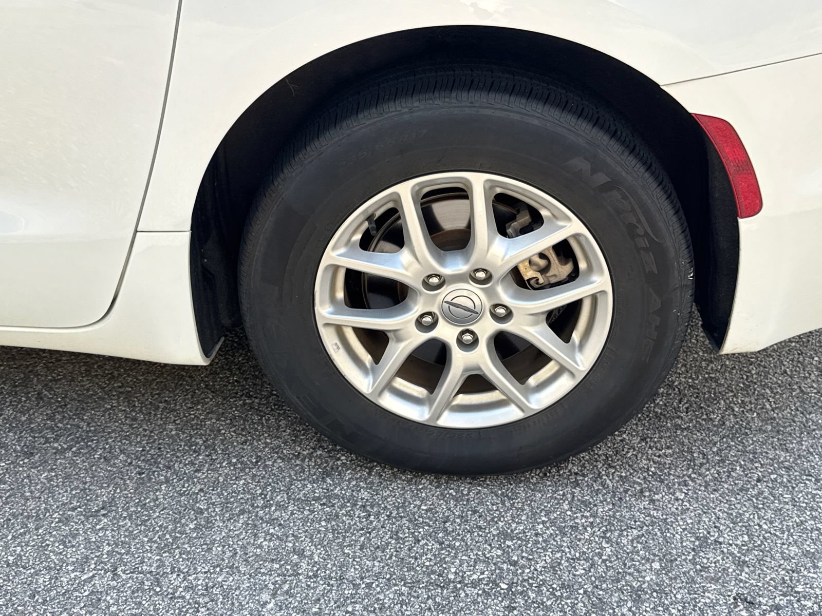Used 2023 Chrysler Pacifica Touring-L FWD image 18