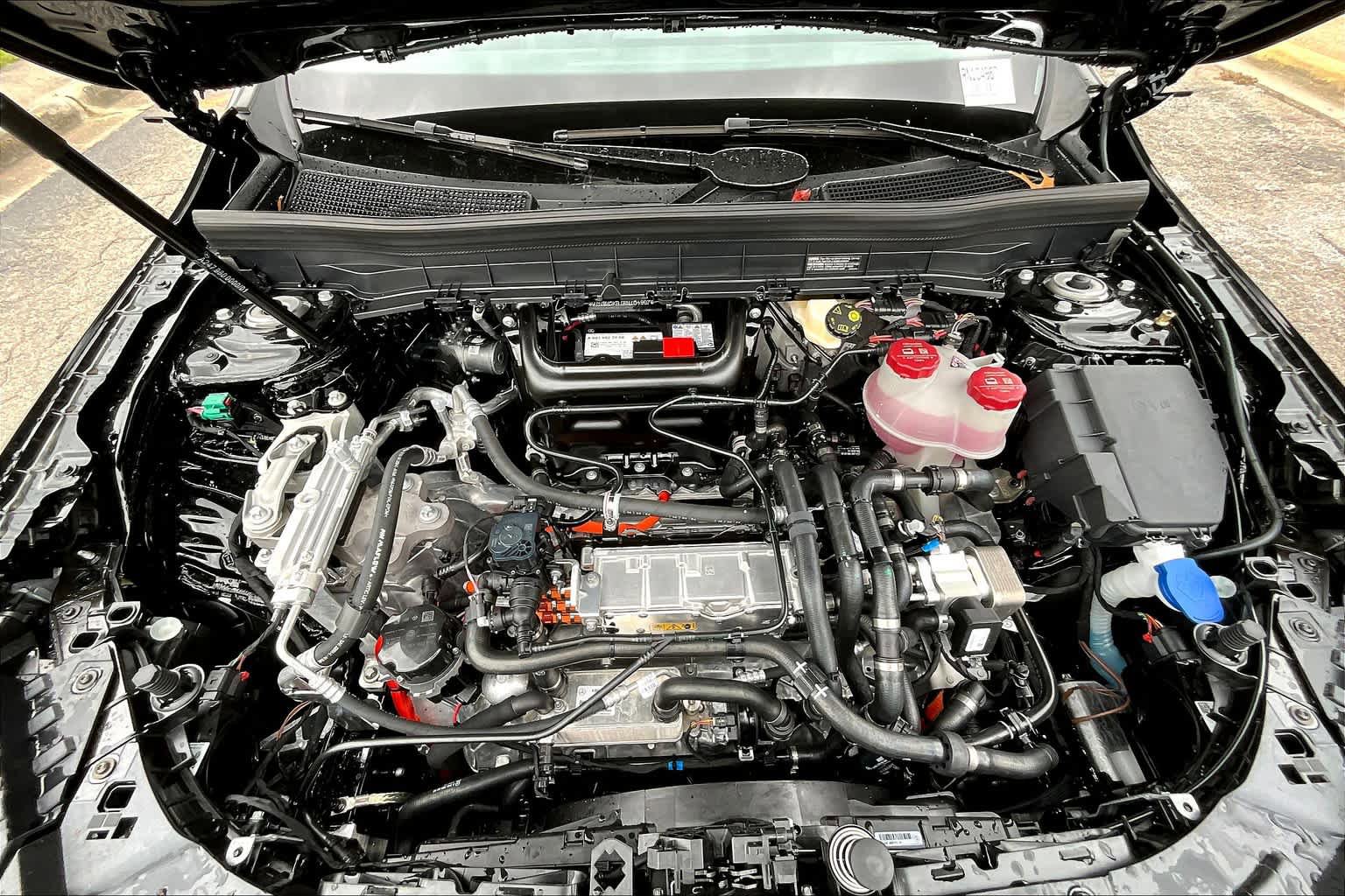 Used 2024 Mercedes-Benz EQB 300 4MATIC image 17