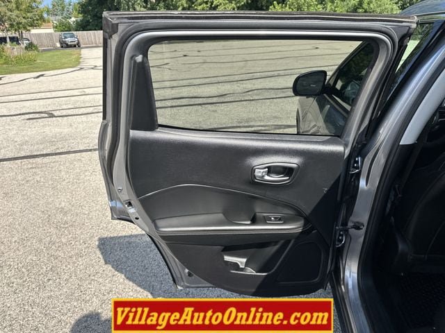 Used 2018 Jeep Compass Latitude w/ Popular Equipment Group AWD/4WD image 29