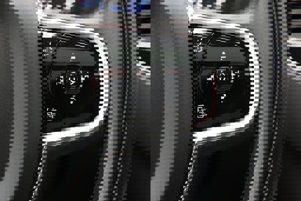 Used 2016 Volvo XC90 T8 Momentum w/ Vision Package AWD/4WD image 22