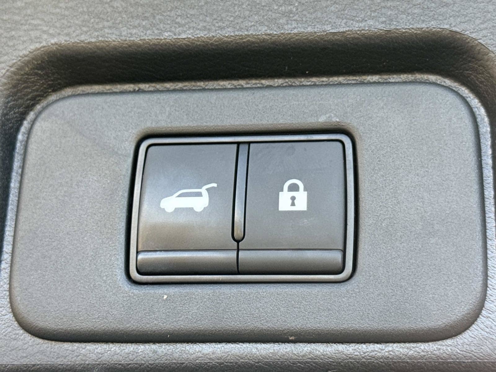 Used 2025 Nissan Rogue SV AWD/4WD image 13