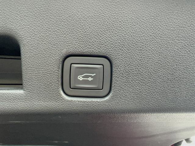 Used 2024 GMC Acadia Elevation image 10