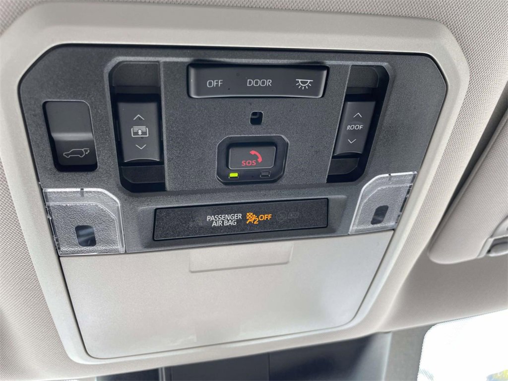 Used 2024 Toyota Sequoia Limited image 29