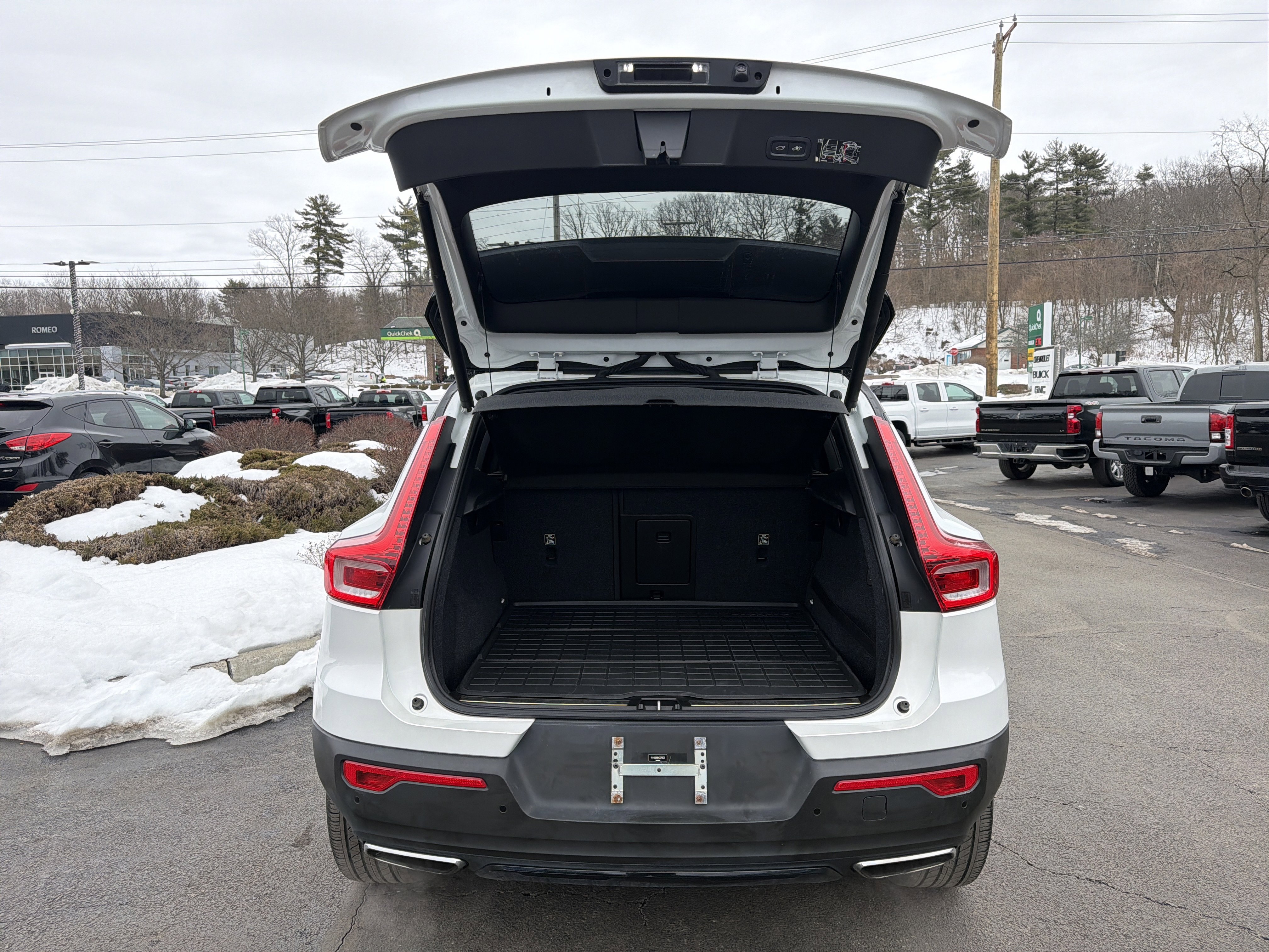 Used 2019 Volvo XC40 T5 R-Design image 33