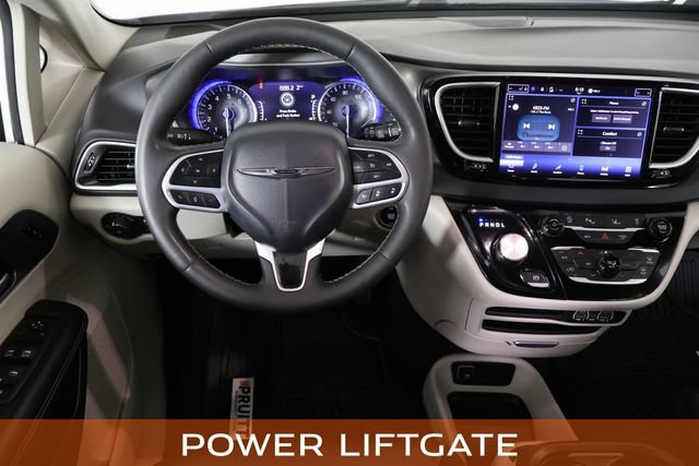Used 2024 Chrysler Pacifica Touring-L FWD image 19