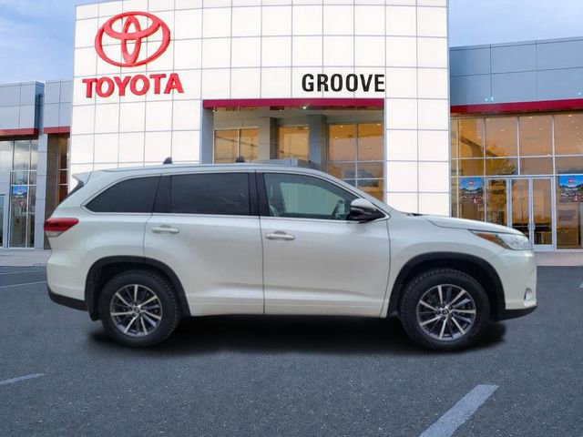 Used 2017 Toyota Highlander XLE AWD/4WD image 7