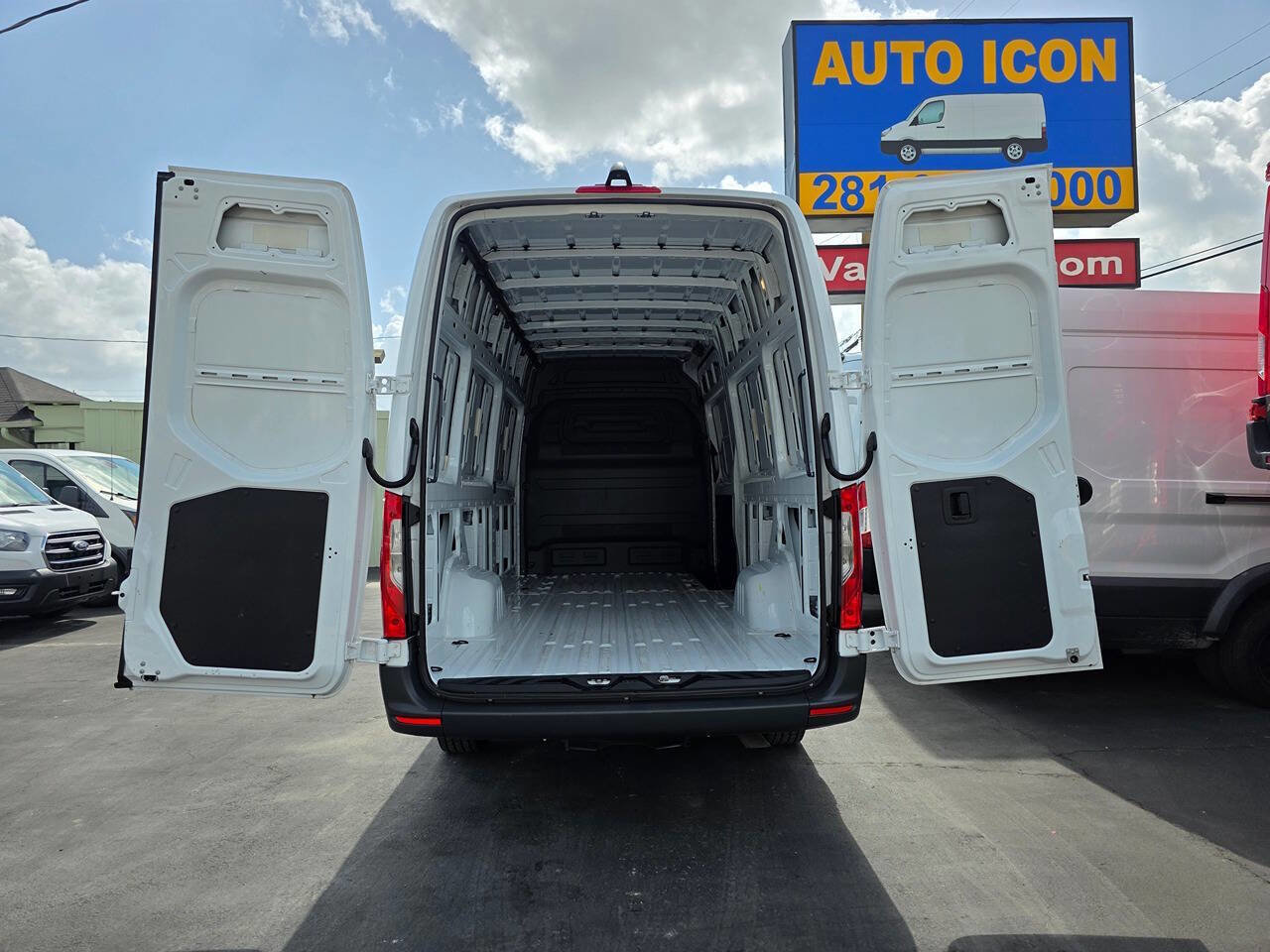 Used 2021 Freightliner Sprinter 2500 image 13