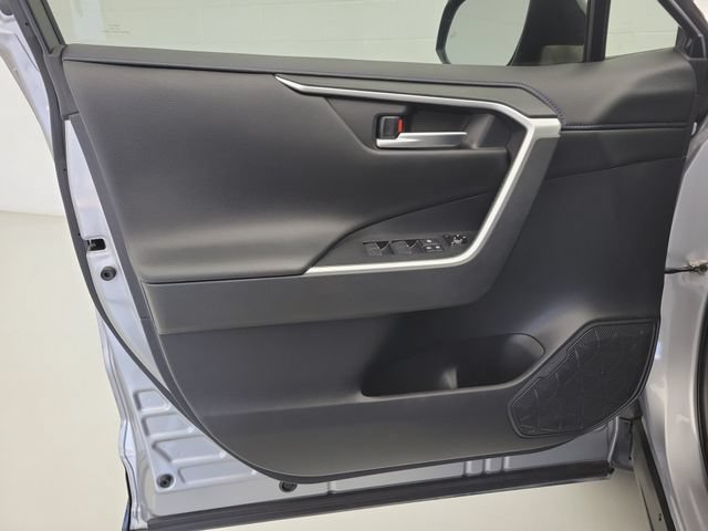 Used 2020 Toyota RAV4 XSE AWD/4WD image 21
