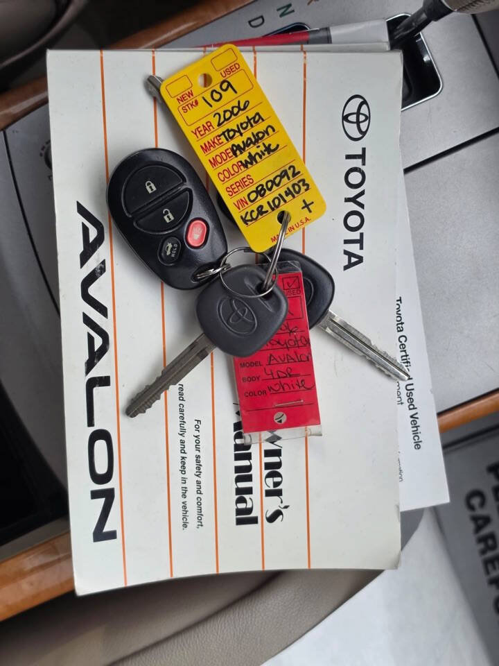 Used 2006 Toyota Avalon XLS FWD image 24