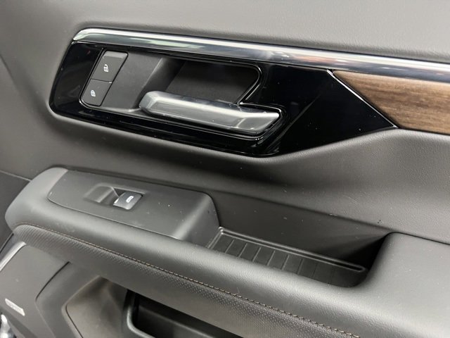 Used 2025 Chevrolet Suburban High Country image 60