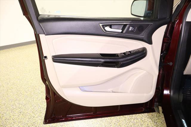 Used 2017 Ford Edge Titanium w/ Technology Package FWD image 33