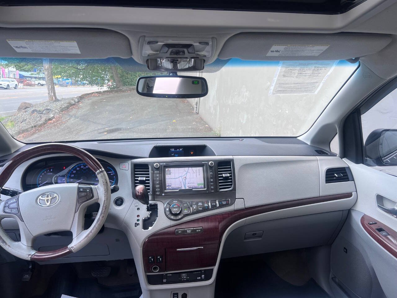 Used 2011 Toyota Sienna Limited w/ Premium Pkg AWD/4WD image 16
