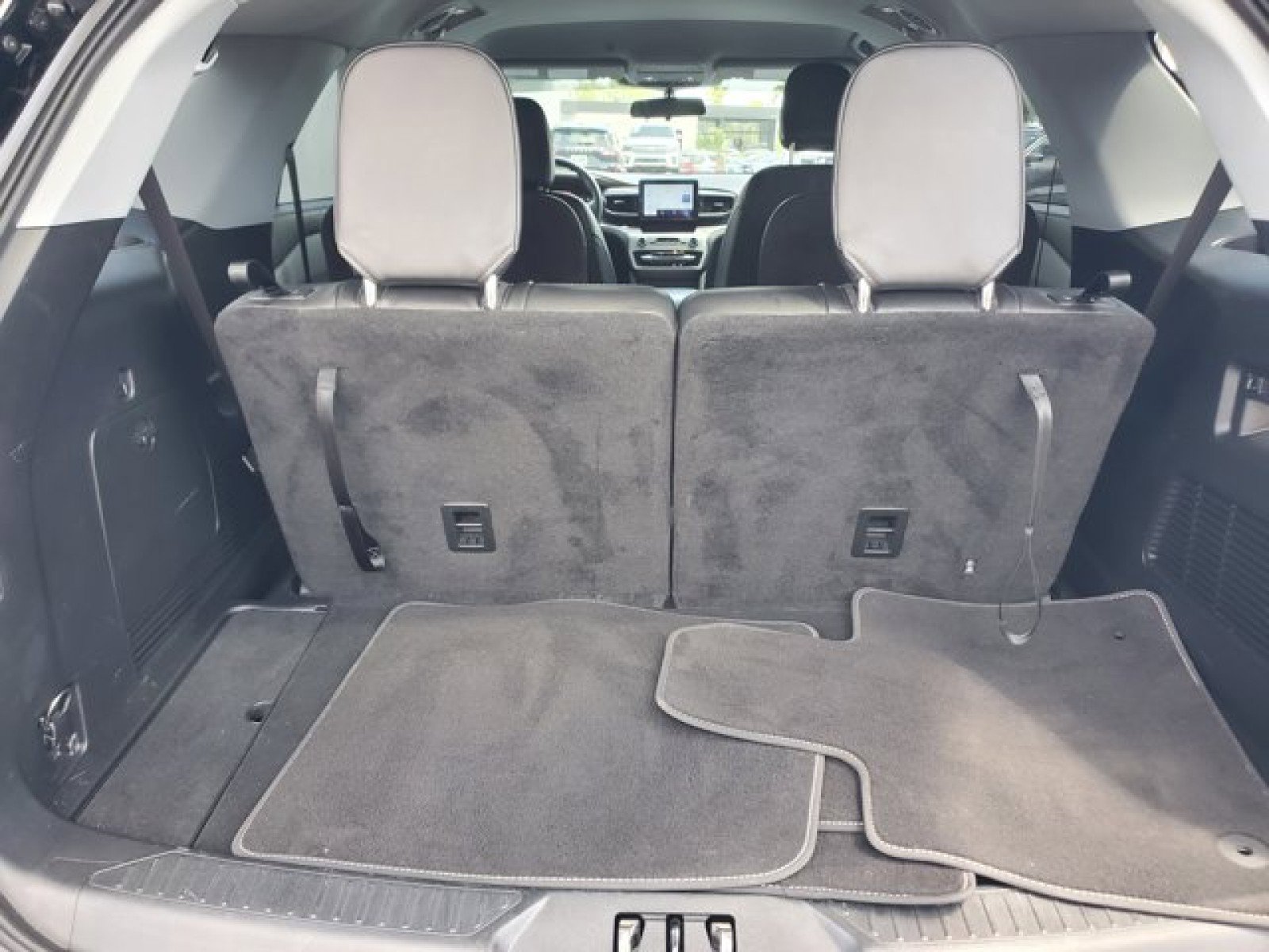 Certified 2023 Ford Explorer XLT w/ Equipment Group 202A RWD image 8
