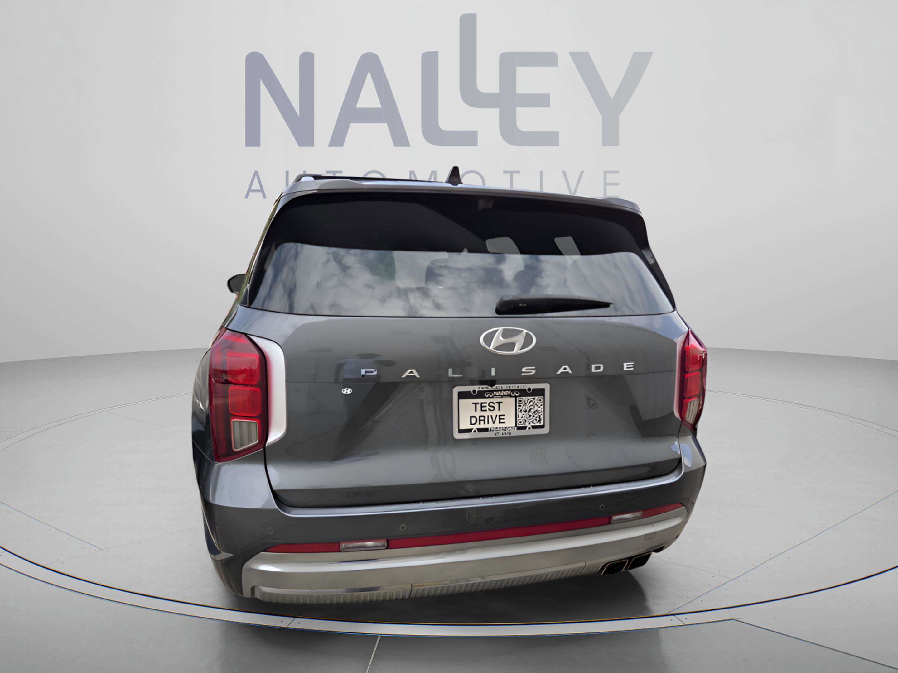 Used 2024 Hyundai Palisade Calligraphy image 3