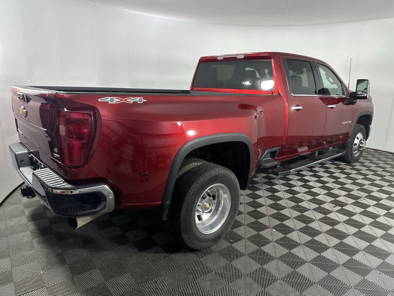 Used 2025 Chevrolet Silverado 3500 LTZ w/ LTZ Convenience Package AWD/4WD image 8