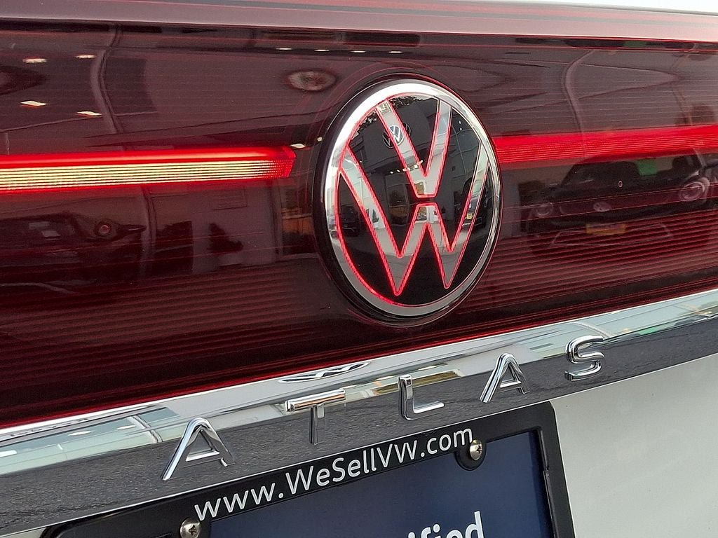 Used 2024 Volkswagen Atlas Cross Sport SEL R-Line AWD/4WD image 29