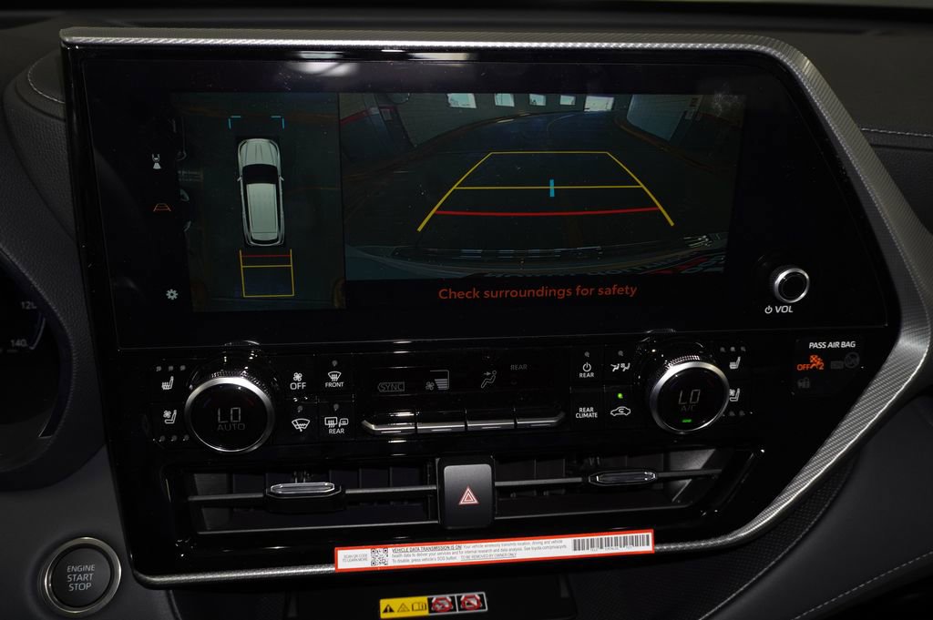 New 2026 Toyota Highlander Platinum image 18