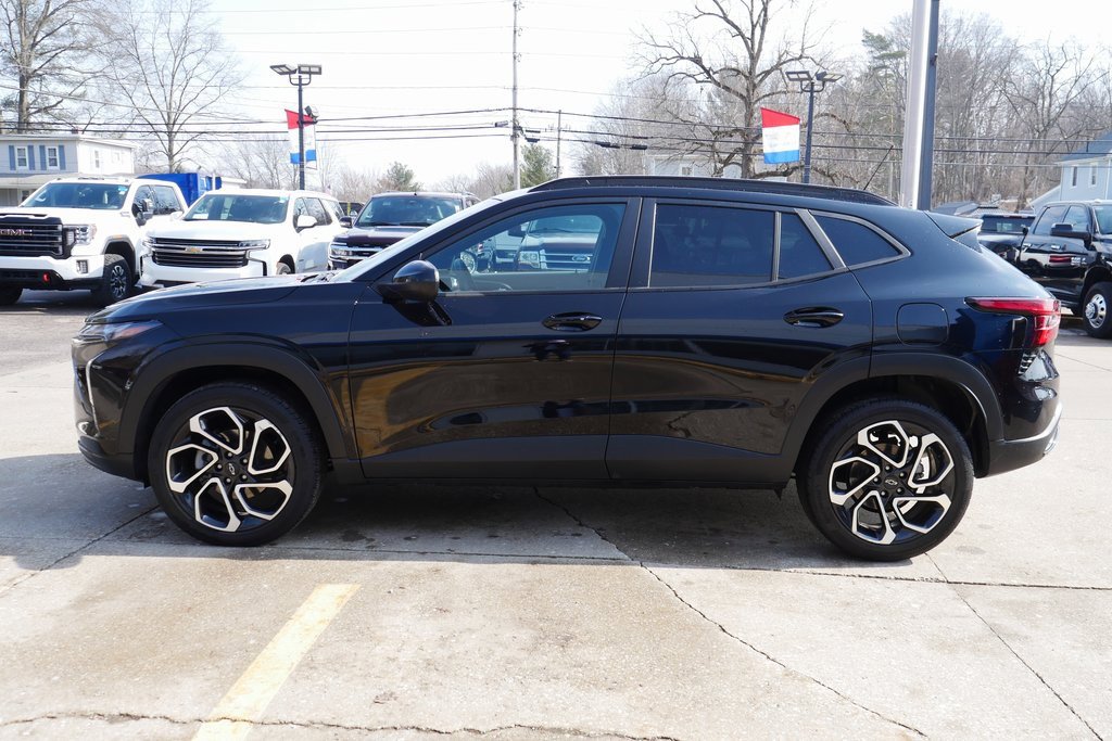 Used 2025 Chevrolet Trax RS image 36