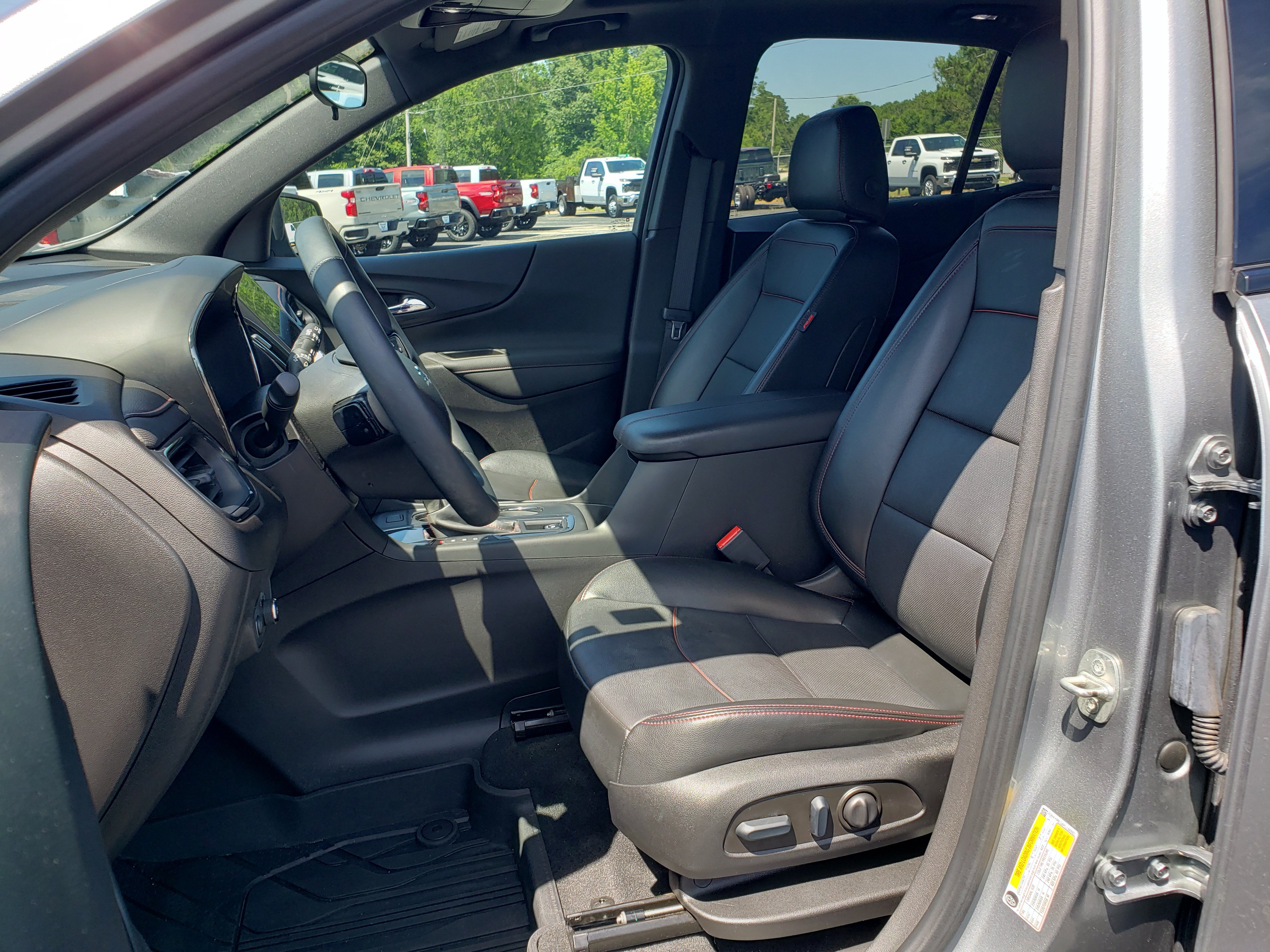 Used 2023 Chevrolet Equinox RS w/ RS Leather Package FWD image 28
