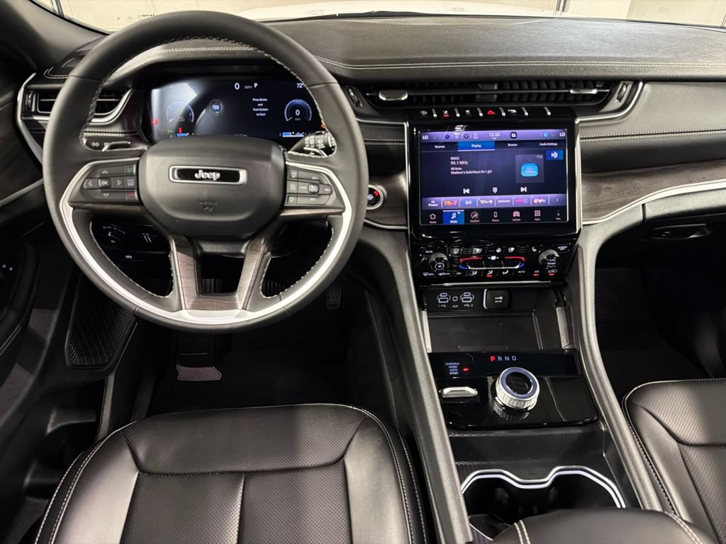 Used 2025 Jeep Grand Cherokee L Limited w/ Luxury Tech Group II AWD/4WD image 8