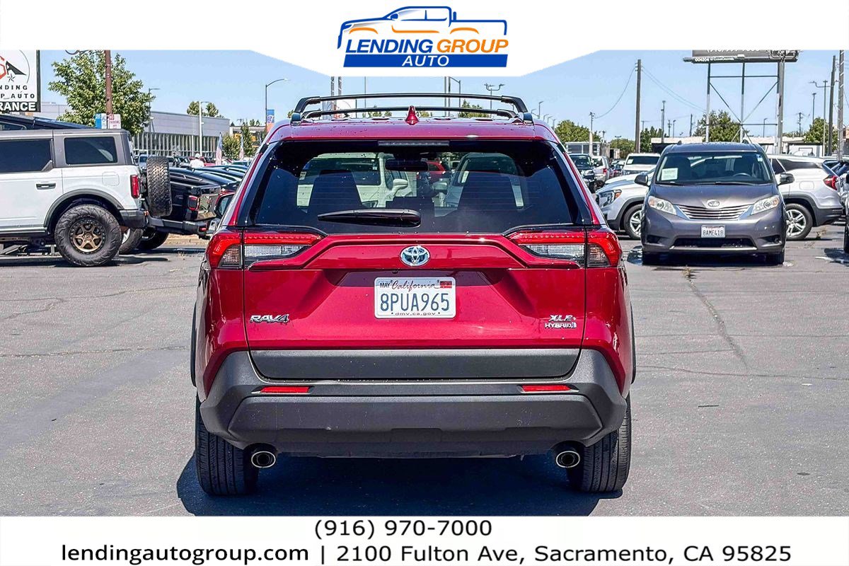 Used 2020 Toyota RAV4 XLE w/ Convenience Package AWD/4WD image 3