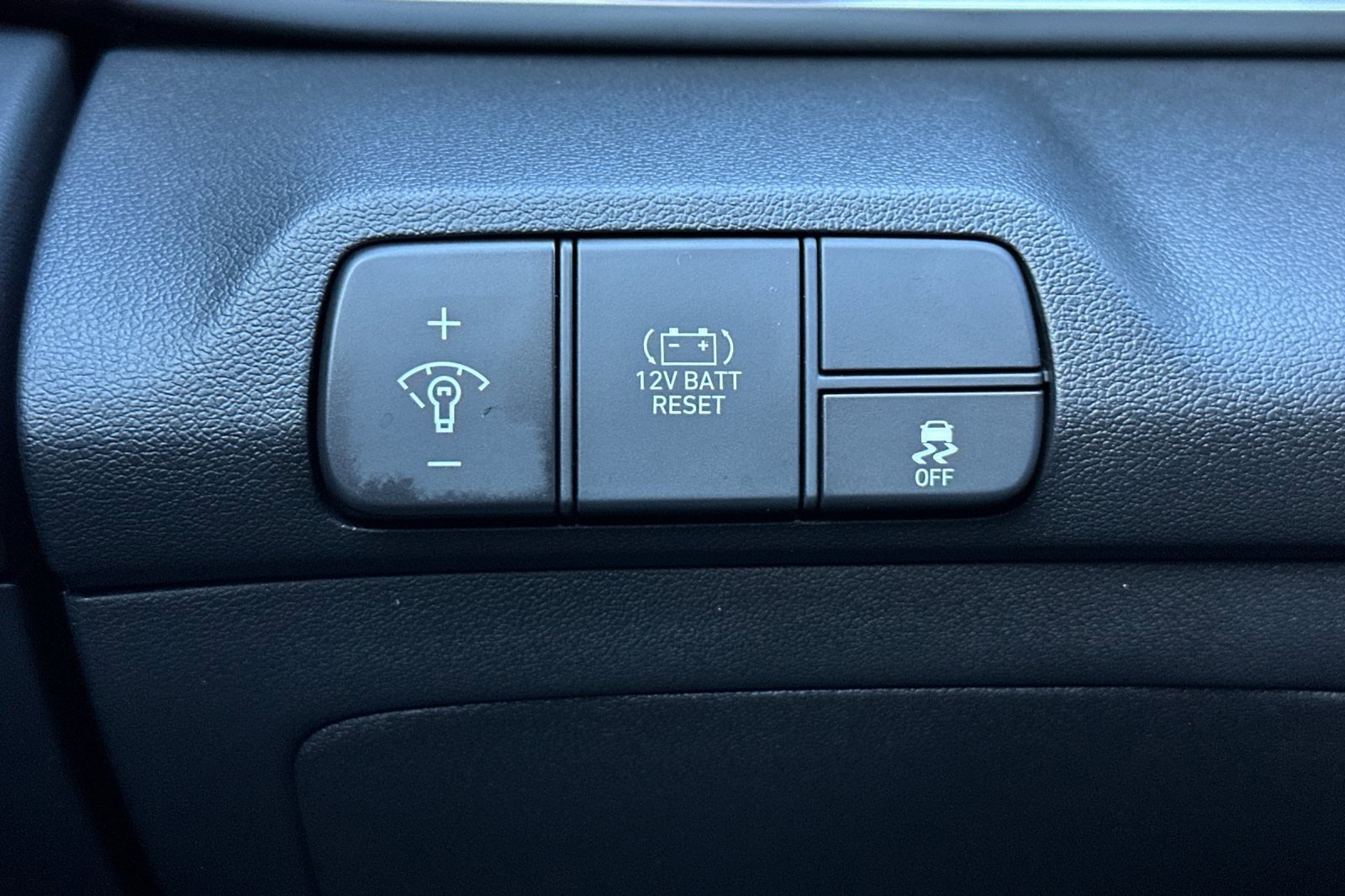 Used 2025 Hyundai Elantra Limited image 32