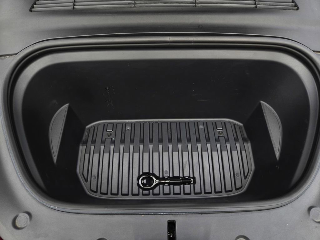 Used 2022 Tesla Model Y Long Range image 25