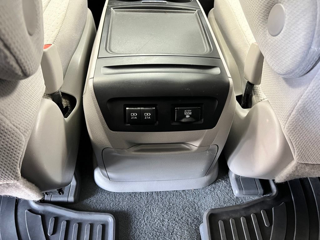 Used 2019 Toyota Sienna LE FWD image 21