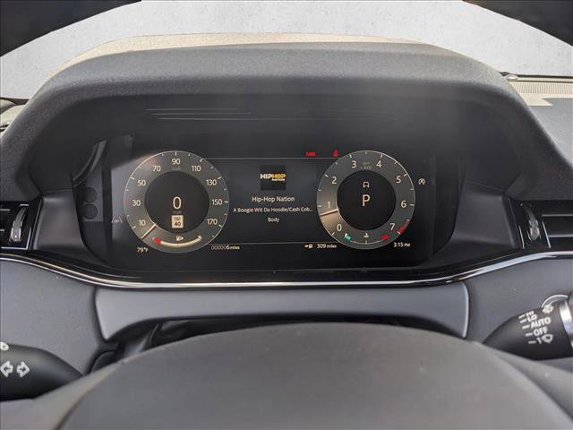 Used 2025 Land Rover Range Rover Evoque Dynamic SE image 11