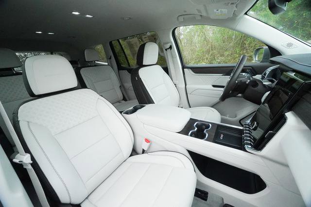 Used 2025 GMC Acadia Denali w/ LPO, Floor Liner Package image 26