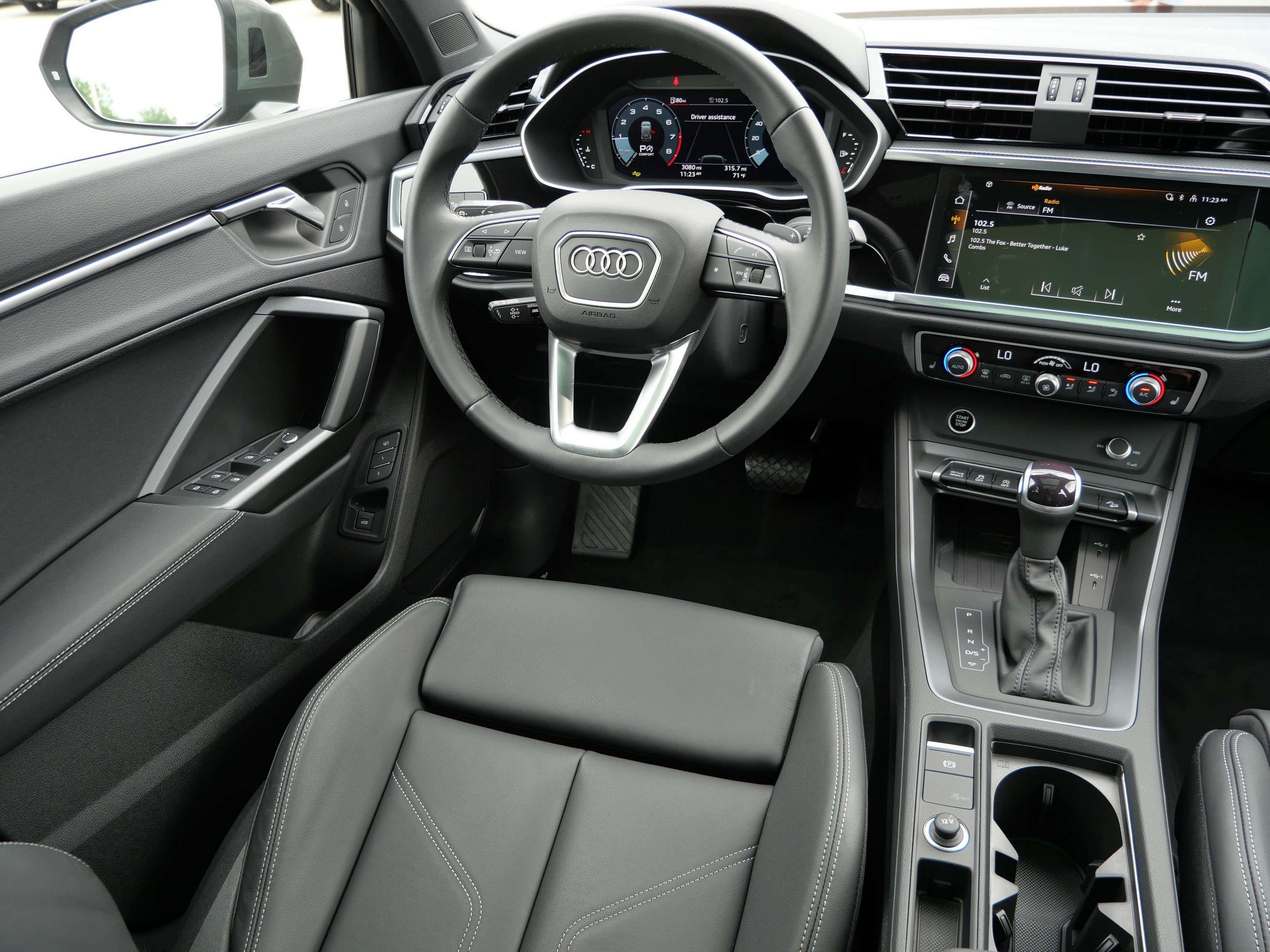 Certified 2025 Audi Q3 2.0T Premium w/ Convenience Package AWD/4WD image 9