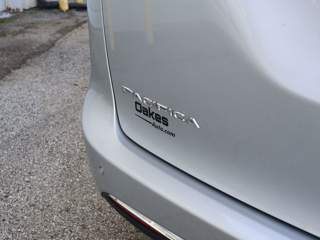 Used 2024 Chrysler Pacifica Limited image 8
