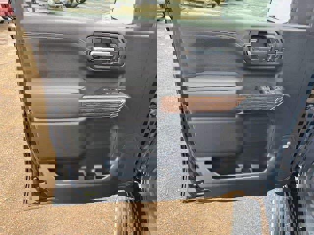 Used 2022 Chevrolet Silverado 1500 High Country w/ Technology Package image 16