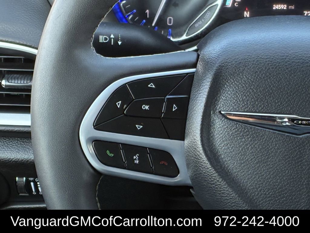 Used 2025 Chrysler Pacifica Select image 14