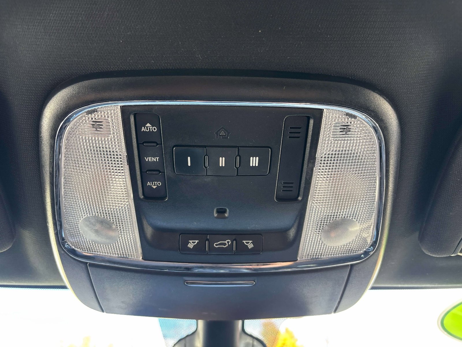 Used 2019 Jeep Grand Cherokee Laredo AWD/4WD image 26
