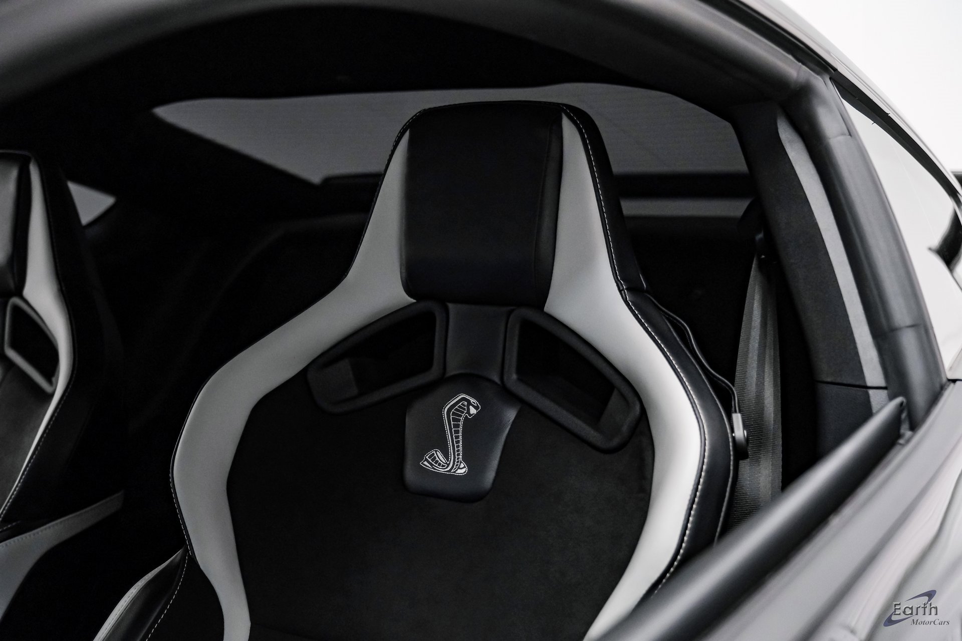 Used 2020 Ford Mustang Shelby GT500 w/ Carbon Fiber Track Pack image 35