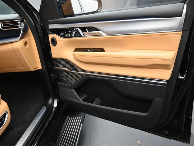 Used 2023 Jeep Grand Wagoneer Series III image 34