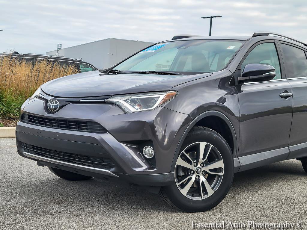 Used 2018 Toyota RAV4 XLE AWD/4WD image 2