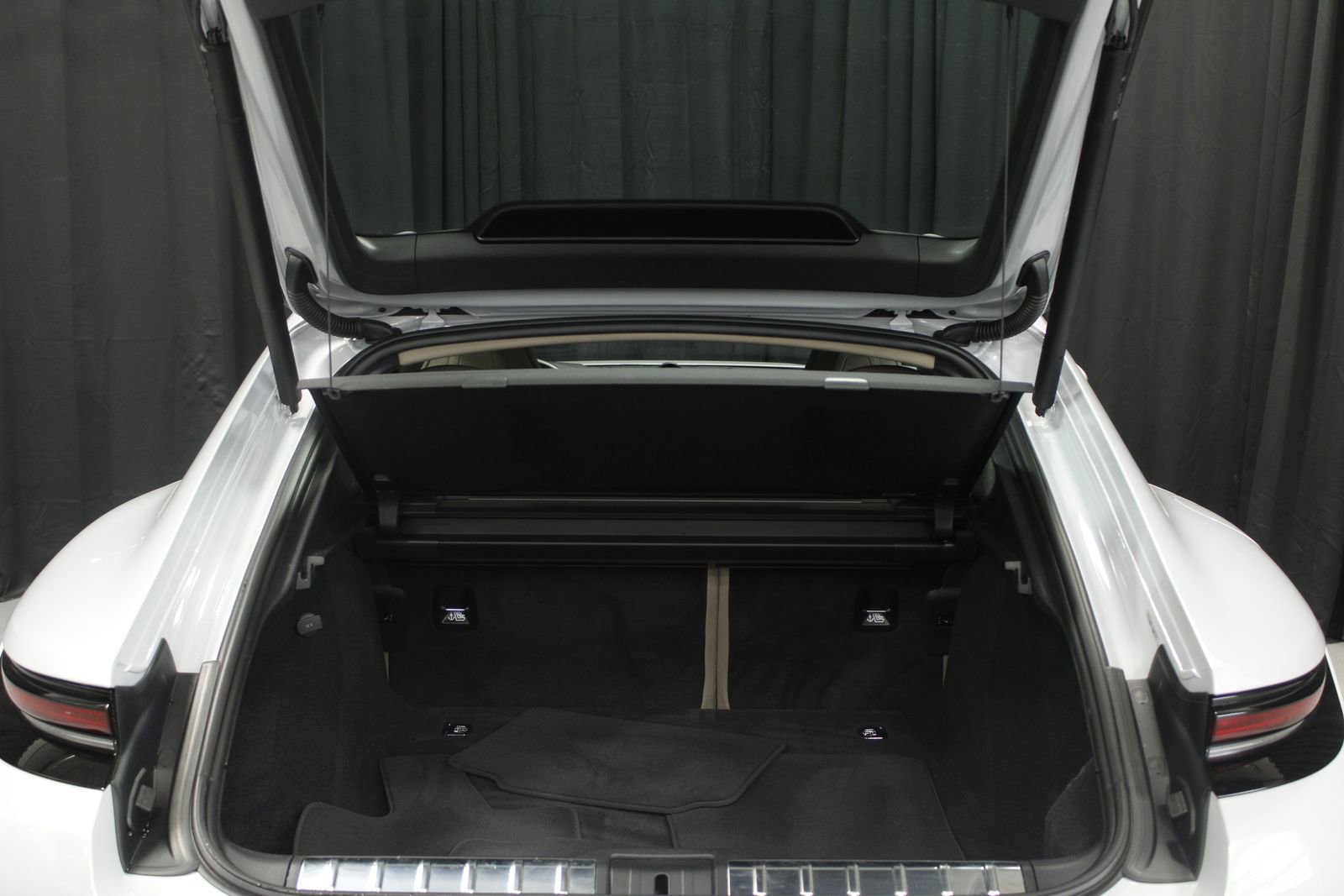 Used 2025 Porsche Panamera 4 image 17