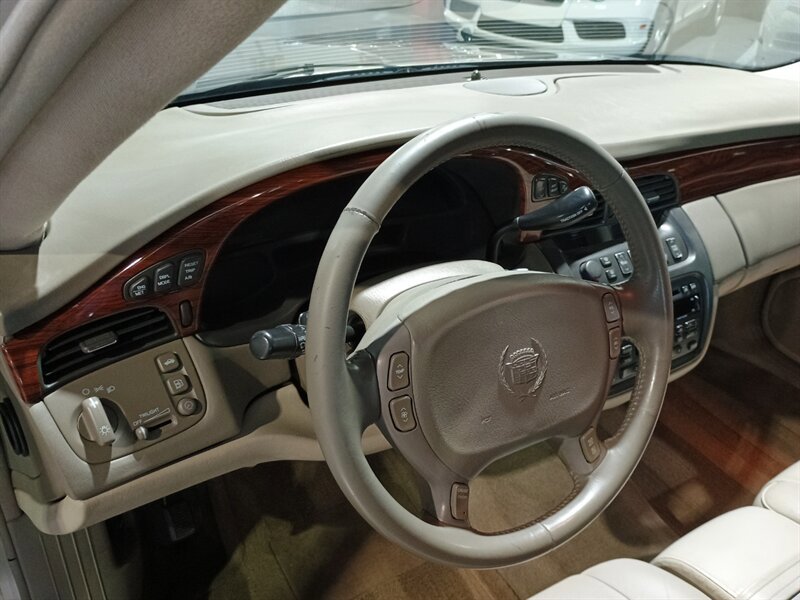 Used 2001 Cadillac De Ville FWD image 33