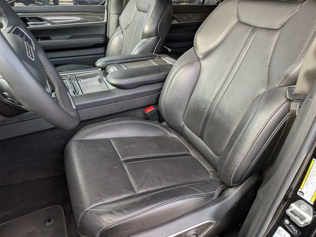 Used 2022 Jeep Wagoneer Series II AWD/4WD image 29