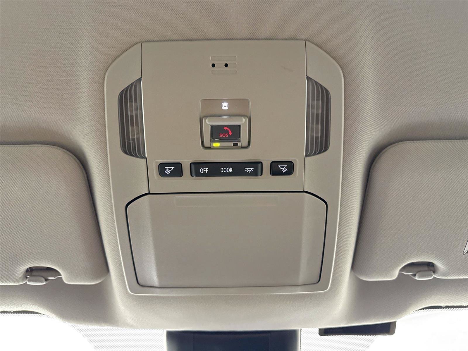 Used 2023 Toyota Highlander LE FWD image 6