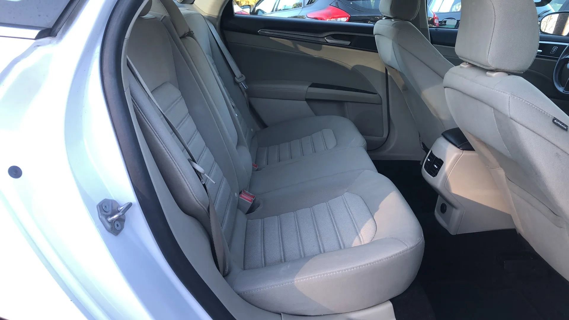 Used 2020 Ford Fusion SE FWD image 14